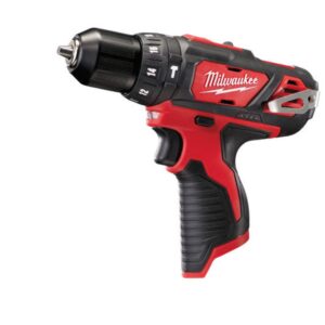 TALADRO PERCUTOR 2VEL. 30NM 2/BAT. C/CARG.